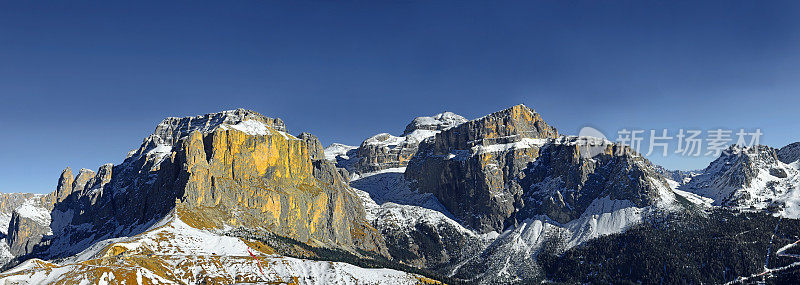 全景山塞拉组从西南(Gruppo del Sella)， Dolomiti山-南蒂罗尔，意大利，欧洲。